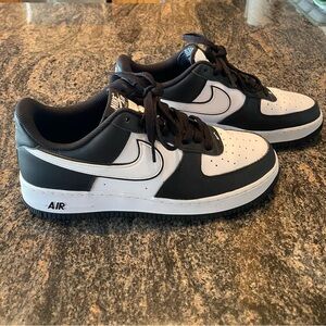 Nike Men's Black and White Sneakers Reverse Panda Nikes
